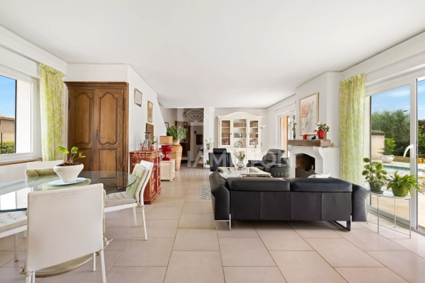 Maison de luxe à vendre à Châteauneuf-Grasse, 750 000 €, Photo 3