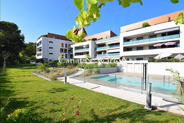 Appartement de luxe à vendre à Saint-Raphaël, 449 000 €, Photo 1