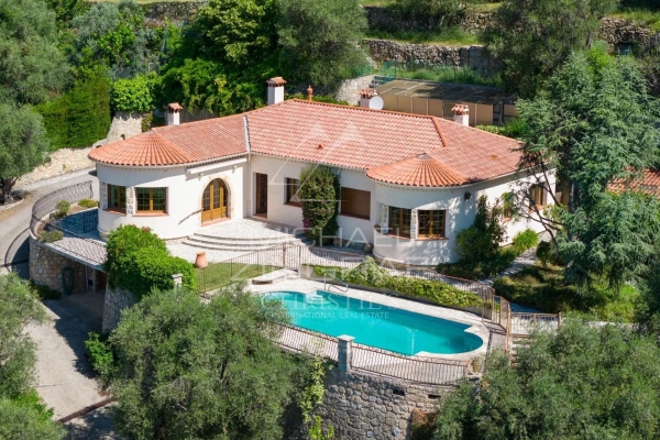 Maison de luxe à vendre à Grasse, 730 000 €, Photo 1
