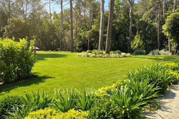 Maison de luxe à louer à Mougins, 18 000 €, Photo 2