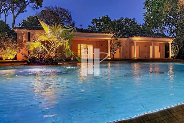 Maison de luxe à vendre à Saint-Raphaël, 1 360 000 €, Photo 1