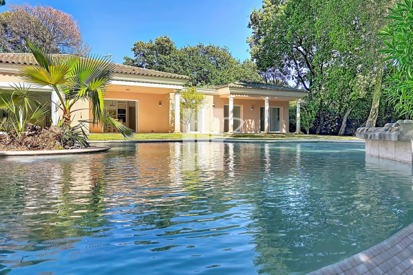 Maison de luxe à vendre à Saint-Raphaël, 1 360 000 €, Photo 2