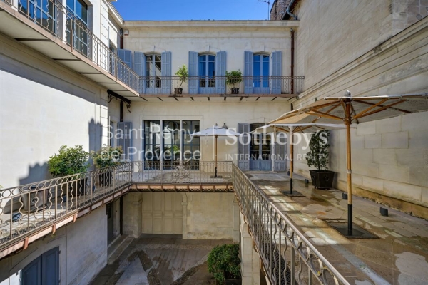 Maison de luxe à vendre à Avignon, 2 500 000 €, Photo 2