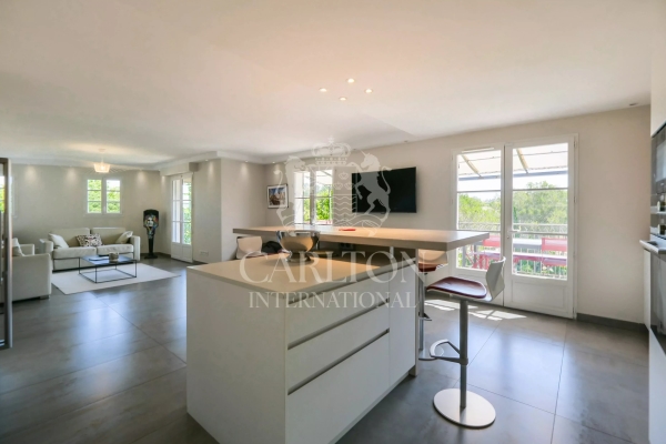 Luxury Apartment for sale in Saint-Tropez, 2 450 000 €, Photo 3