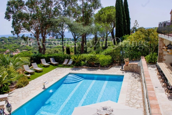 Maison de luxe à vendre à Les Issambres, 1 880 000 €, Photo 1