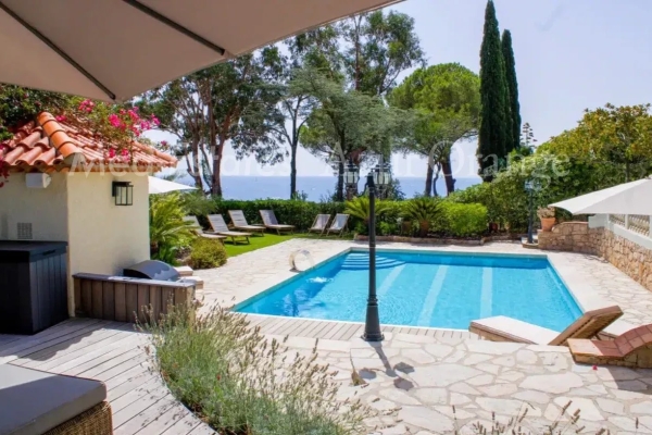 Maison de luxe à vendre à Les Issambres, 1 880 000 €, Photo 2