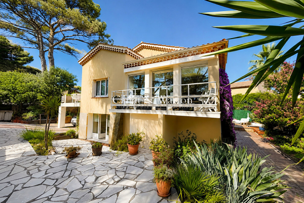 Maison de luxe à vendre à Saint-Raphaël, 695 000 €, Photo 1