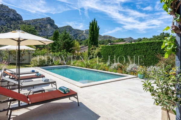 Maison de luxe à vendre à Robion, 740 000 €, Photo 2