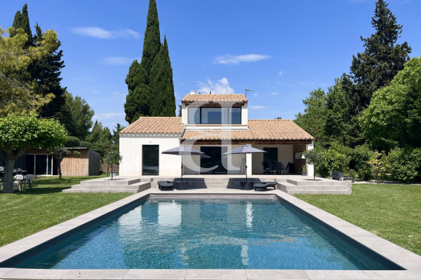 Maison de luxe à vendre à Saint Étienne-du-Grès, 498 000 €, Photo 1