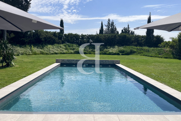 Maison de luxe à vendre à Saint Étienne-du-Grès, 498 000 €, Photo 2