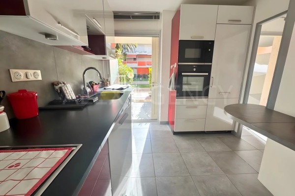 Luxury Apartment for sale in Saint-Tropez, 860 000 €, Photo 6