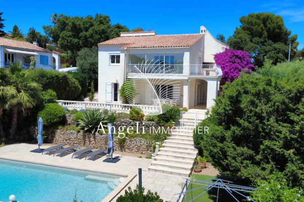 Maison de luxe à vendre à Saint-Aygulf, 895 000 €, Photo 1
