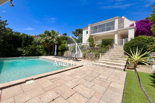 Maison de luxe à vendre à Saint-Aygulf, 895 000 €, Photo 1