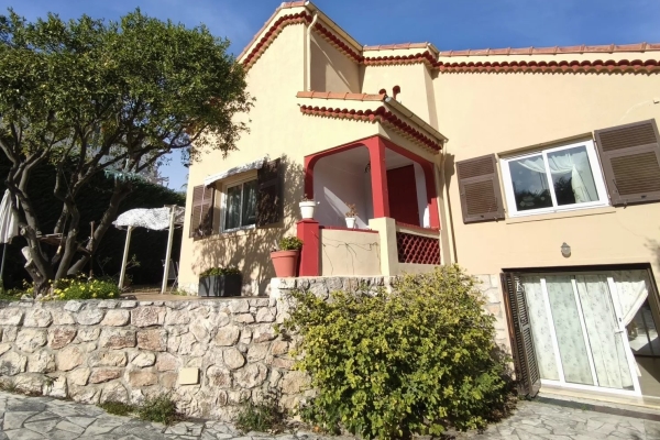 Maison de luxe à vendre à Roquebrune-Cap-Martin, 2 120 000 €, Photo 1