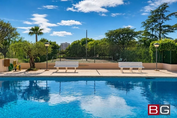 Appartement de luxe à vendre à Antibes, 892 500 €, Photo 2