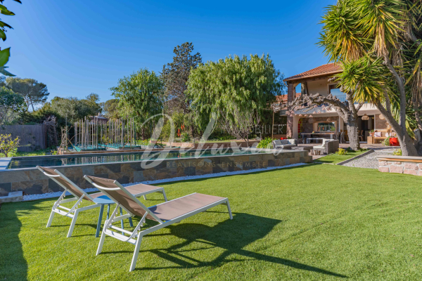 Maison de luxe à vendre à Saint-Raphaël, 1 579 000 €, Photo 1