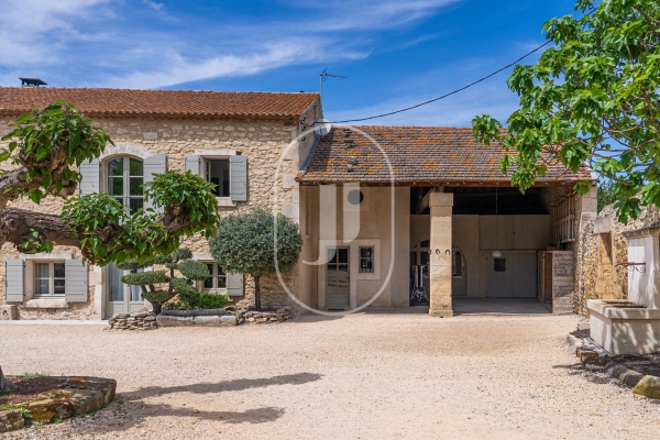 Maison de luxe à vendre à Saint Étienne-du-Grès, 1 700 000 €, Photo 1
