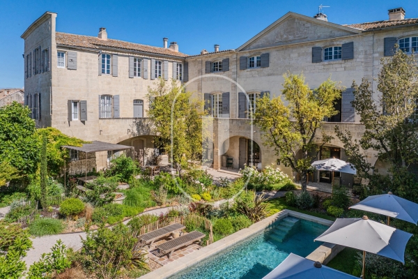 Maison de luxe à vendre à Saint-Rémy-de-Provence, 4 400 000 €, Photo 1