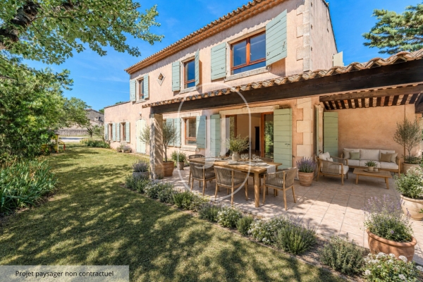 Maison de luxe à vendre à Saint-Rémy-de-Provence, 1 330 000 €, Photo 1