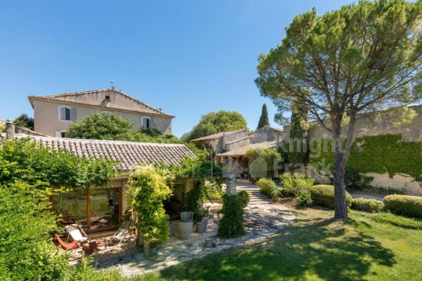Luxury House for sale in Gordes, 1 750 000 €, Photo 1
