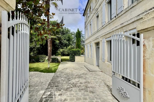 Maison de luxe à vendre à Saintes, 561 750 €, Photo 1