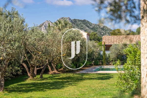 Luxury House for sale in Eygalières, 1 960 000 €, Photo 2