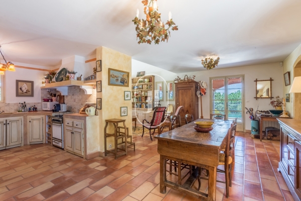 Maison de luxe à vendre à Bonnieux, 1 095 000 €, Photo 4