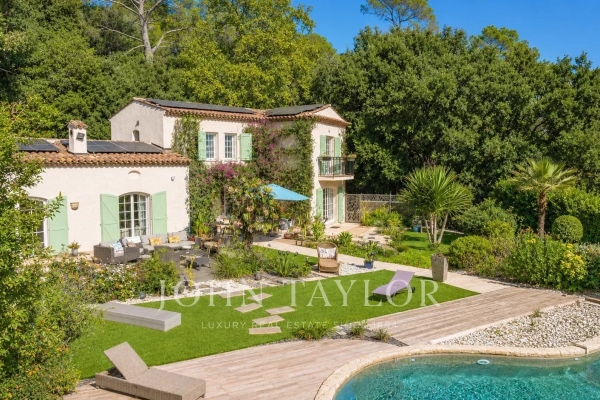 Maison de luxe à vendre à Roquefort-les-Pins, 1 699 000 €, Photo 1