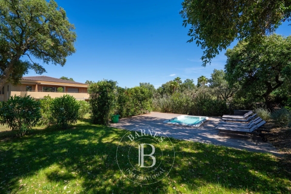 Luxury Apartment for sale in Grimaud, 998 000 €, Photo 1