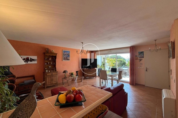 Maison de luxe à vendre à Sainte-Maxime, 498 000 €, Photo 2
