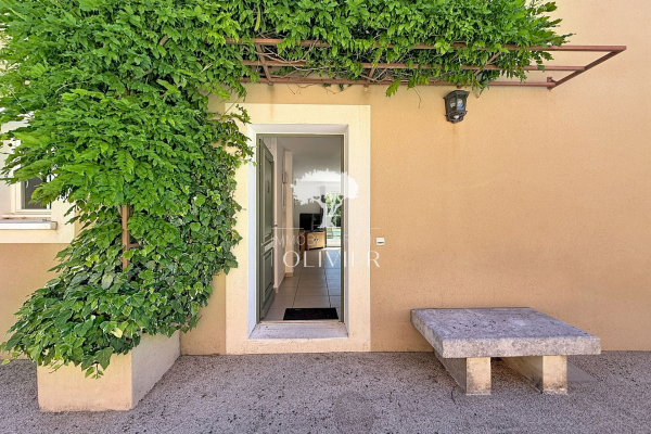 Maison de luxe à vendre à Saint Saturnin les Apt, 445 000 €, Photo 3