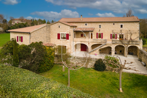 Maison de luxe à vendre à Barjac, 850 000 €, Photo 1