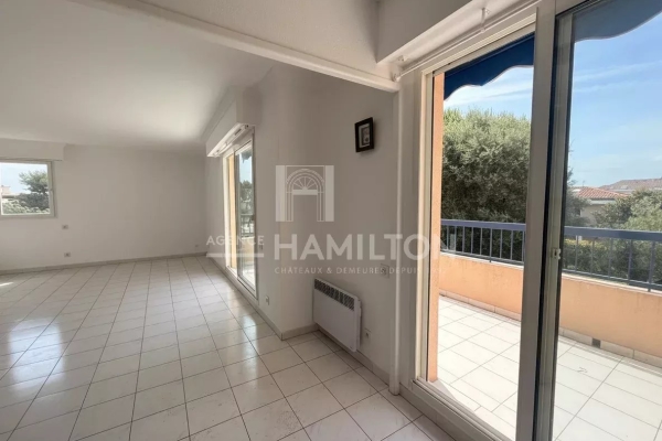 Luxury Apartment for sale in Antibes, 568 000 €, Photo 2