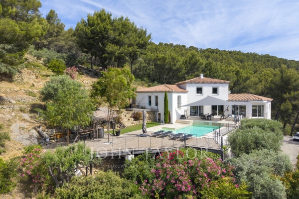 Maison de luxe à vendre à Saint-Cyr-sur-Mer, 2 290 000 €, Photo 1