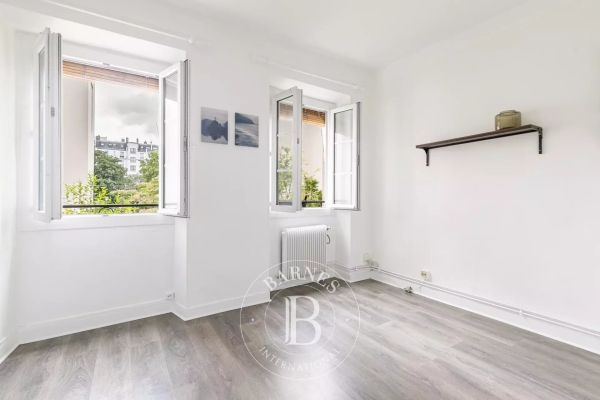 Luxury Apartment for sale in Paris 15ème, 390 000 €, Photo 2
