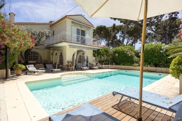 Maison de luxe à vendre à Antibes, 3 900 000 €, Photo 1