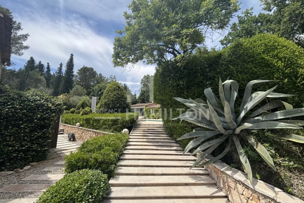 Luxury House for sale in Châteauneuf-Grasse, 1 260 000 €, Photo 2