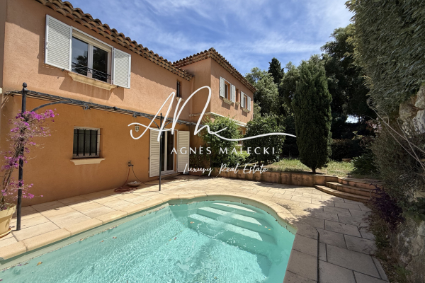 Maison de luxe à vendre à Cavalaire-sur-Mer, 985 000 €, Photo 1