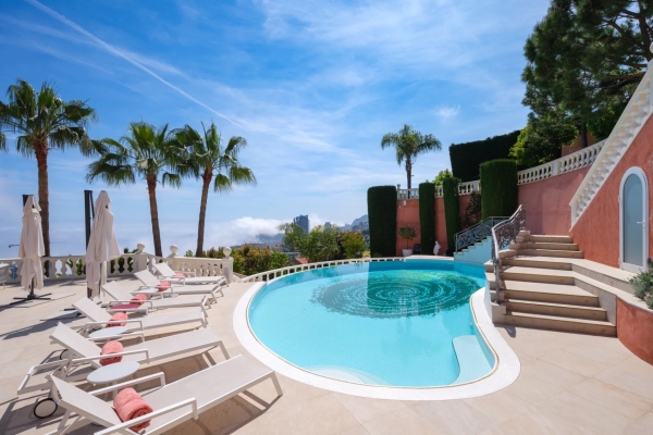 Luxury House for rental in Roquebrune-Cap-Martin, 29 000 €, Photo 1