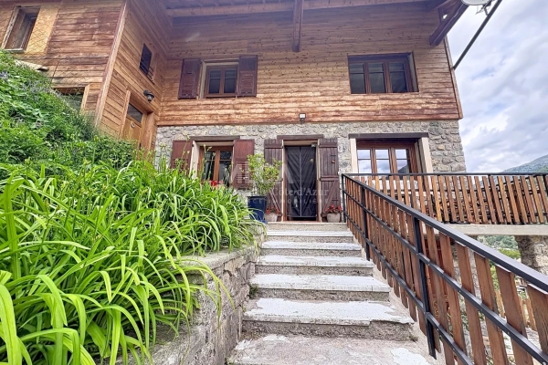 Appartement de luxe à vendre à Saint-Étienne-de-Tinée, 299 000 €, Photo 1