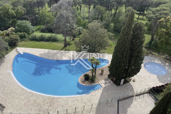 Appartement de luxe à vendre à Saint-Raphaël, 400 000 €, Photo 1