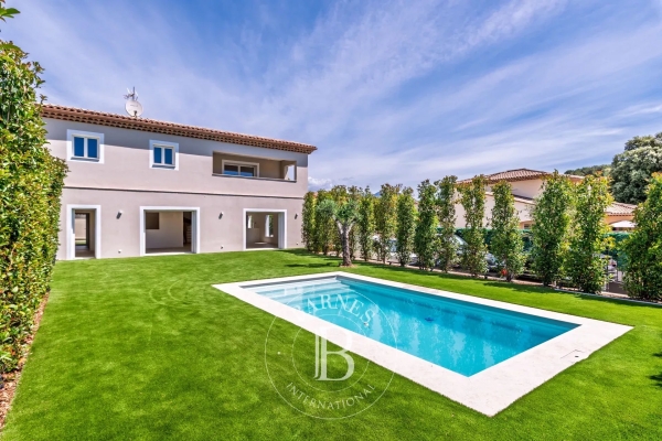 Maison de luxe à vendre à Grasse, 1 250 000 €, Photo 1