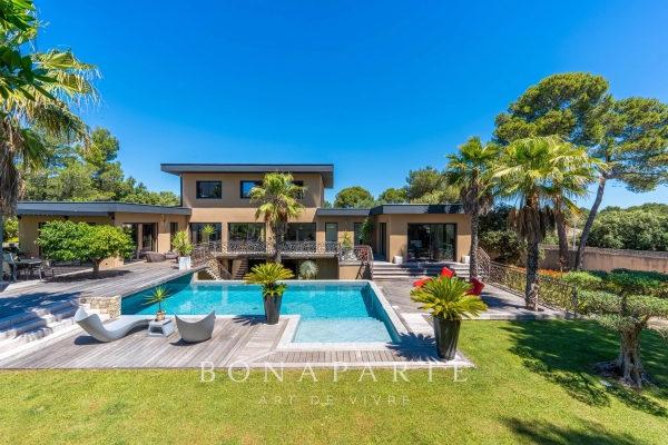 Luxury House for sale in Nîmes, 1 349 000 €, Photo 1