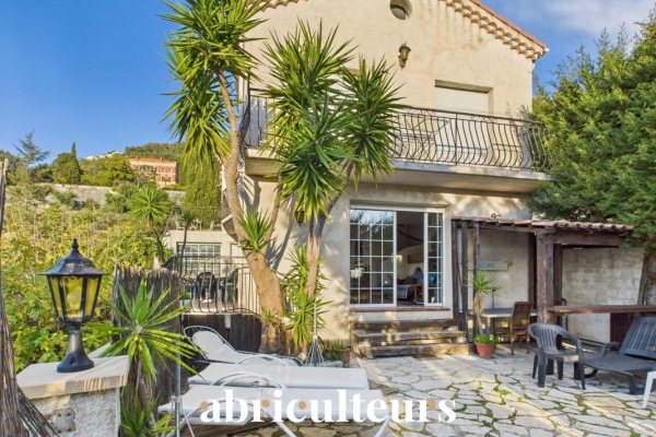 Maison de luxe à vendre à Nice, 700 000 €, Photo 1