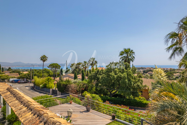 Maison de luxe à vendre à Fréjus, 1 580 000 €, Photo 1