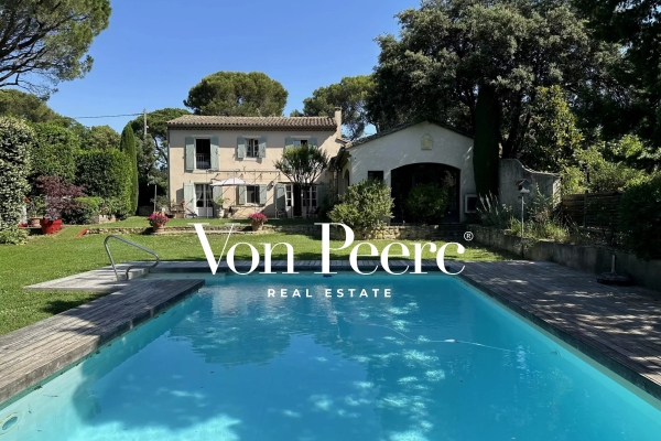 Maison de luxe à vendre à Villeneuve-Lès-Avignon, 867 000 €, Photo 1