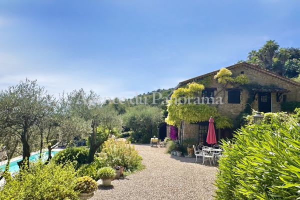 Maison de luxe à vendre à Le Tignet, 850 000 €, Photo 1