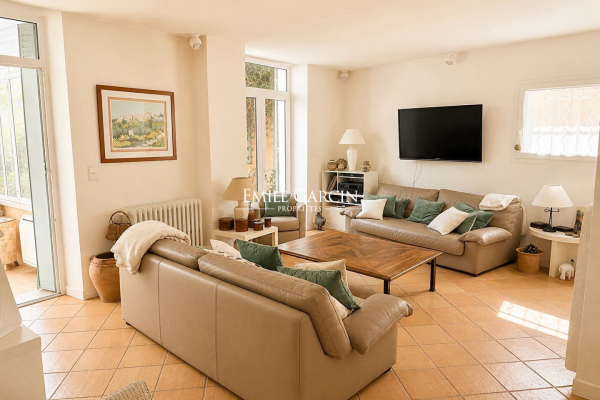 Maison de luxe à vendre à Saint-Saturnin-Lès-Avignon, 770 000 €, Photo 3