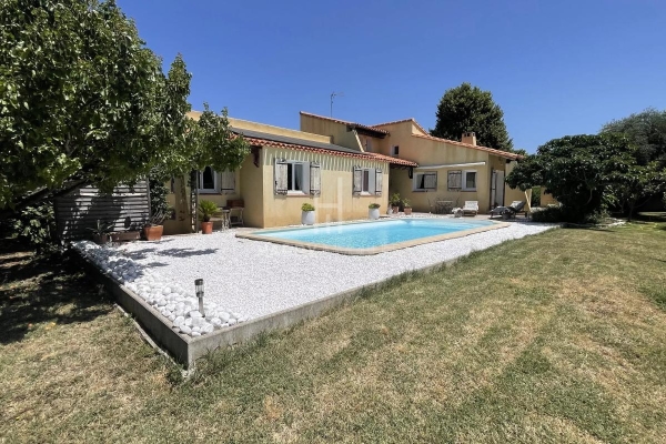 Luxury House for sale in Mouriès, 646 000 €, Photo 1