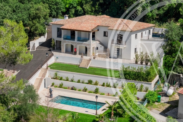 Maison de luxe à vendre à Roquefort-les-Pins, 1 990 000 €, Photo 1